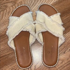 Tommy Bahama Tan Frayed Slide Sandals Size 6/7